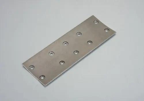 カラー付き DIN 9834 ガイド ブッシュは、精密旋削またはフライス加工における工具の振動をどのように軽減しますか?